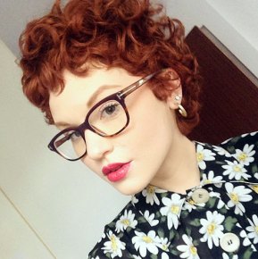 30 Standout Curly and Wavy Pixie Cuts