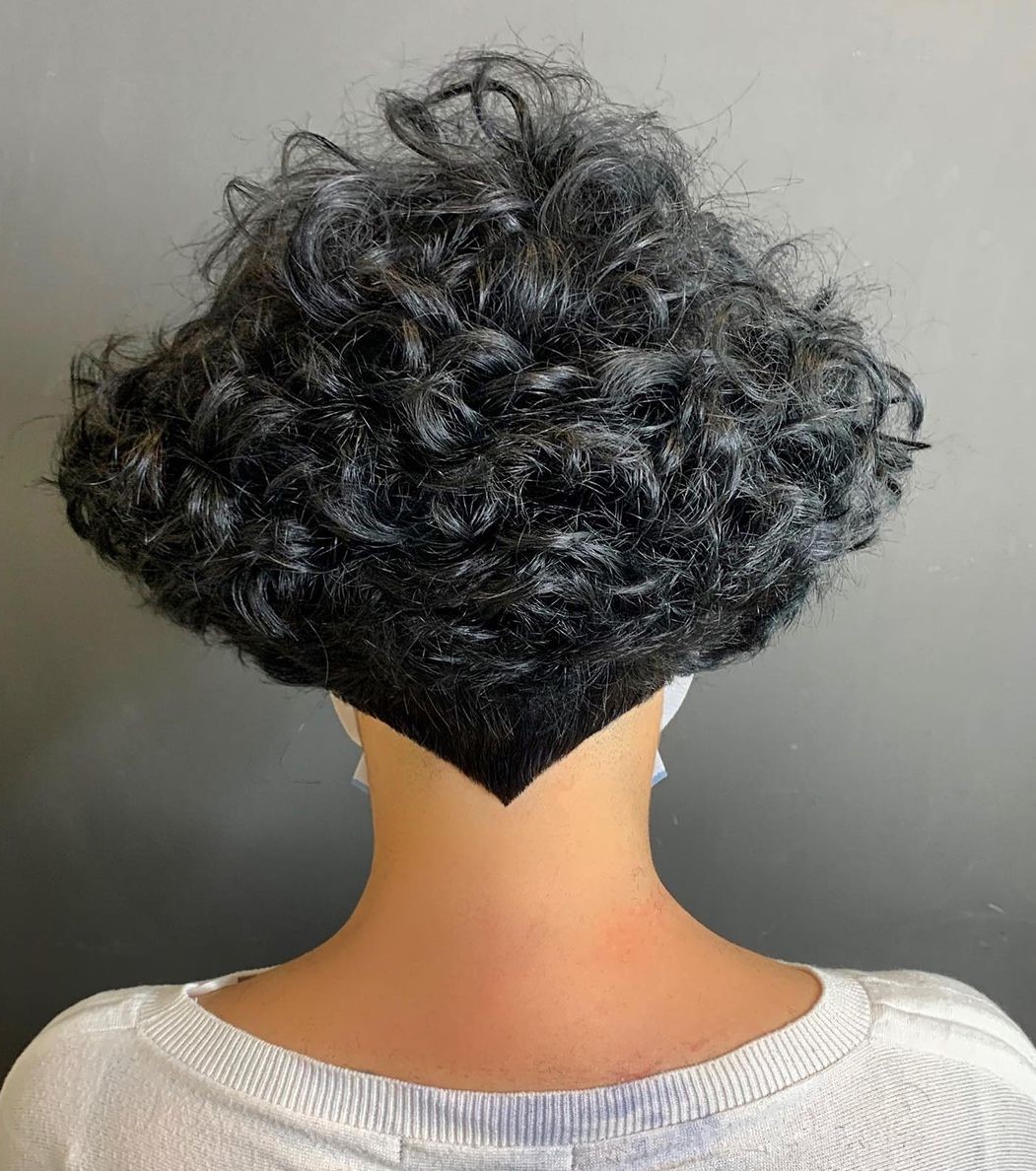 Short V-Cut for Natural Curls
