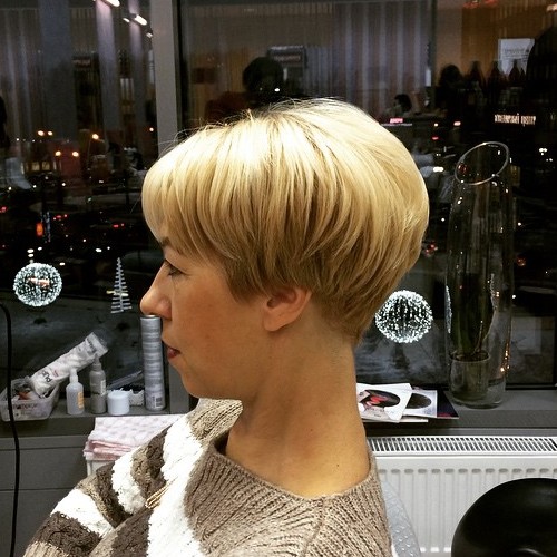 extra short layered bob