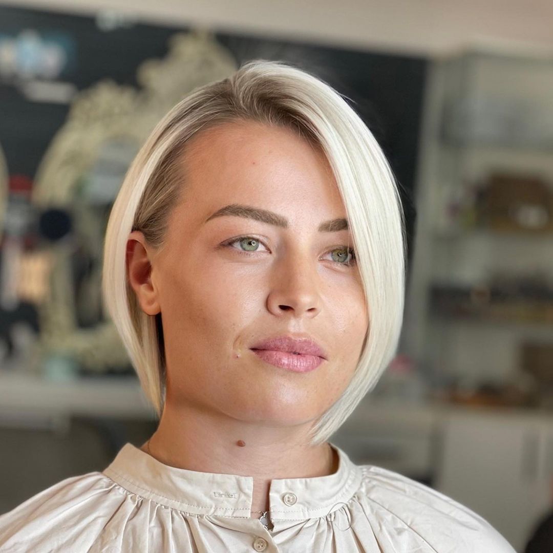 Streamlined Blonde Bob with Side Part